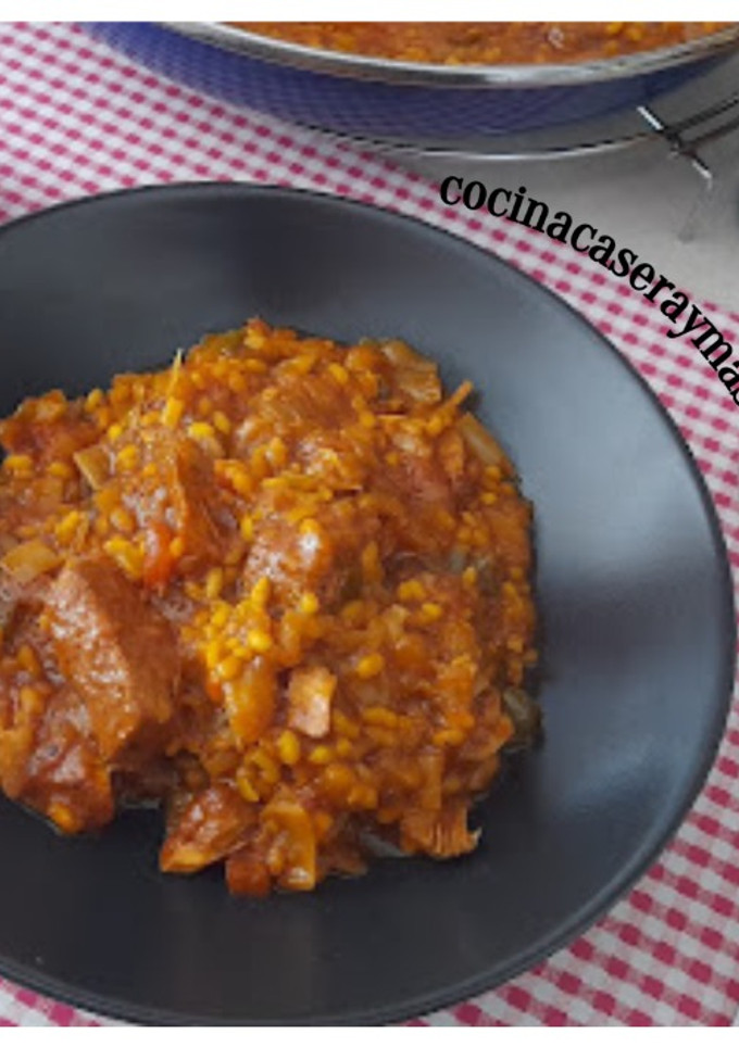 Una foto de Arroz con lomo y col
