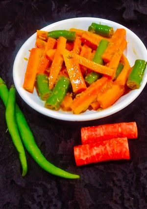 A picture of Instant Chilli And Carrots Pickle.