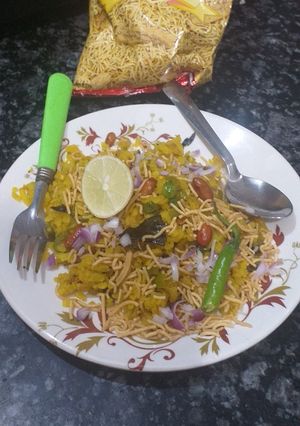मध्यप्रदेश में प्रसिद्ध इंदौर का इंदौरी पोहा रेसिपी मुख्य फोटो