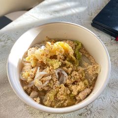 A picture of Minced pork scrambled egg noodle soup.