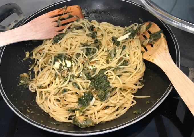 Easiest Way to Prepare Homemade Pasta with spinach sauce