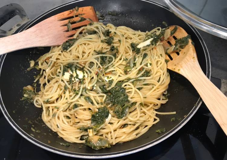 Recipe of Quick Pasta with spinach sauce