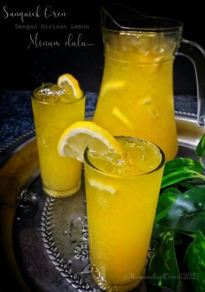 Gambar Oren Sunquick dengan hirisan Lemon