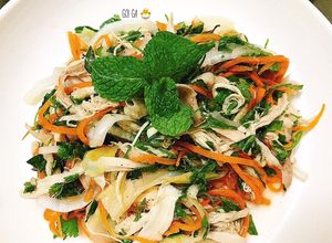 Hình của món Một chút gỏi gà với chế độ heo thì ạ ✨✨✨.