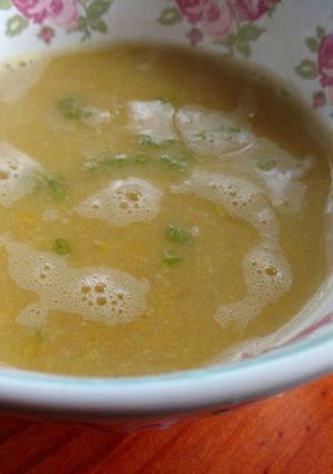 Una foto de Sopa de choclo 🌽 (con miso)