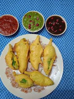 ભરેલા મરચા ના ભજીયા (Bharela Marcha Bhajiya Recipe In Gujarati) રેસીપી મુખ્ય ફોટો