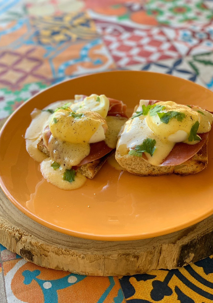 Una foto de Huevos benedict a la española!