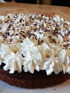 Foto di Poke cake all’arancia e cioccolato