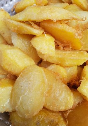 A picture of Boiled and fried potatoes.