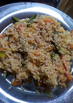 Una foto de Wok de vegetales con arroz