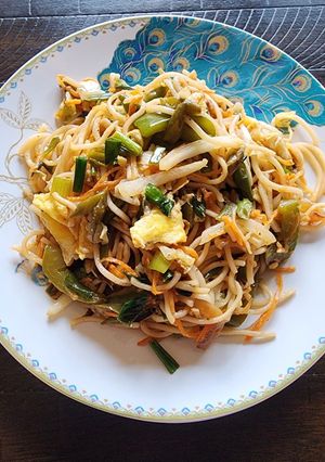 A picture of Stir Fried Mixed Vegetables and Eggs Hakka Noodles.