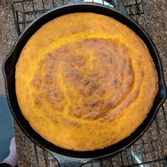 A picture of Southern Skillet Cornbread.