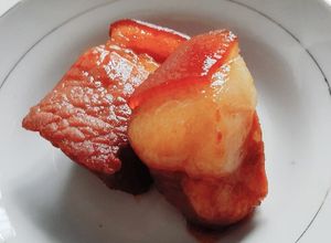 Hình của món Thịt đùi heo khìa nước dừa tươi xanh.