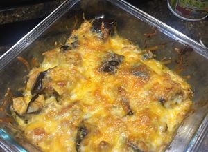 Una foto de Berenjenas al horno en salsa de alcachofas gratinadas