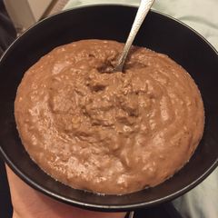 A picture of Creamy chocolate porridge.