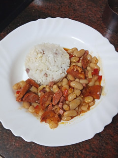 Una foto de Guiso de judías con sacramentos y arroz blanco