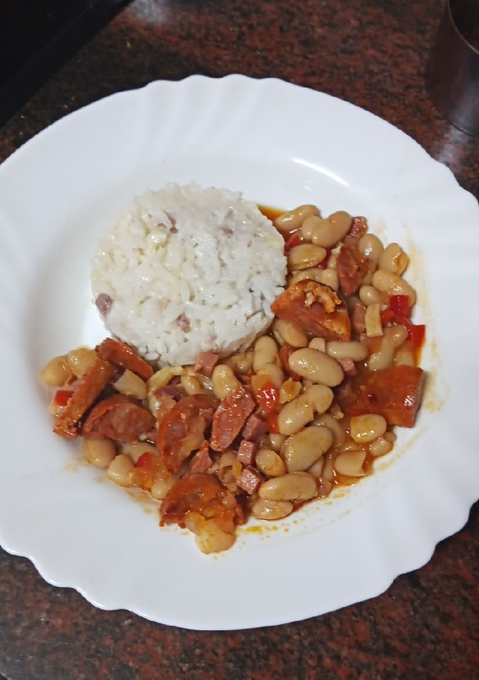 Una foto de Guiso de judías con sacramentos y arroz blanco