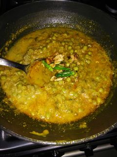 मेथी मटर मलई (methi matar malai recipe in marathi) रेसिपी चे मुख्य फोटो 