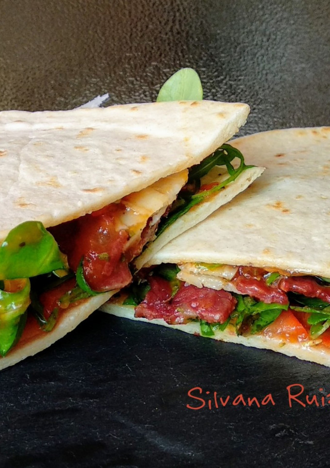 Una foto de 164.🌮Piadina de jamón ibérico y parmesano🍖🧀