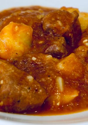 Una foto de Carne guisada con patatas como la de tu abuela