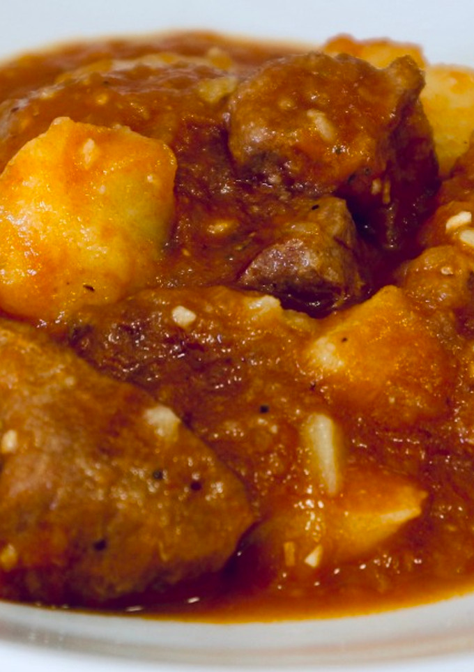Una foto de Carne guisada con patatas como la de tu abuela