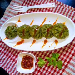 A picture of Palak paneer momos.