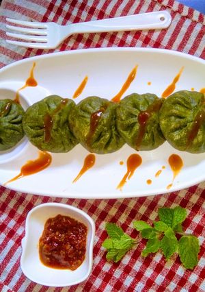 A picture of Palak paneer momos.