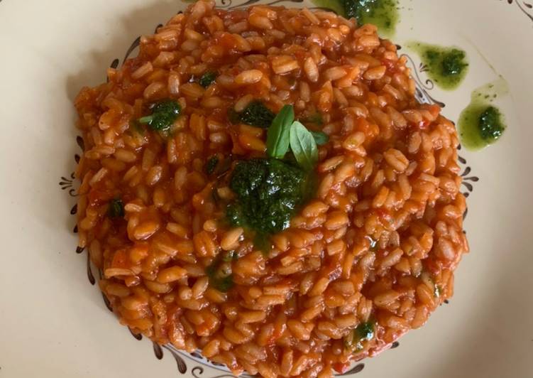 Risotto al pomodoro con riduzione di basilico 🌿