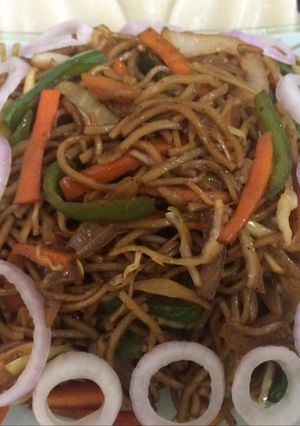 A picture of Veg hakka noodles.