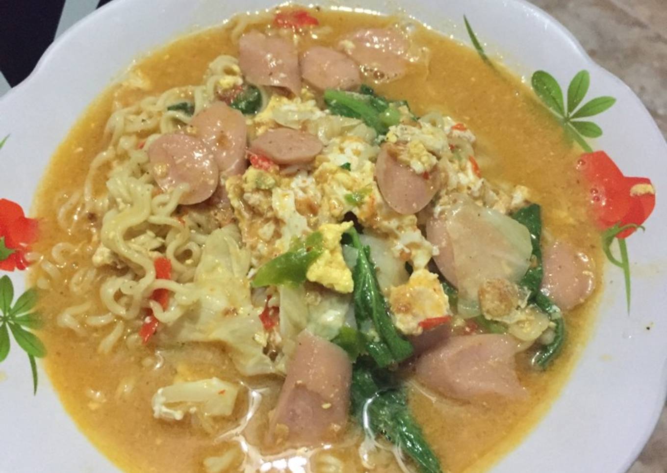 Mie rebus special telor campur pedes endos
