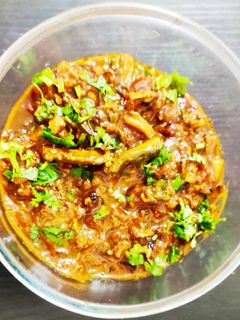 பாகற்காய் வெல்ல கொத்சு (Bittergourd jaggery kothchu)(Hot and sour curry) செய்முறை முக்கிய புகைப்படம்