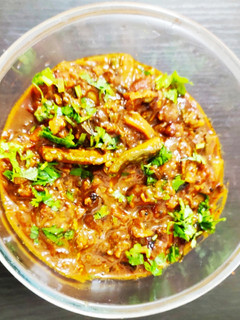 பாகற்காய் வெல்ல கொத்சு (Bittergourd jaggery kothchu)(Hot and sour curry) செய்முறை முக்கிய புகைப்படம்
