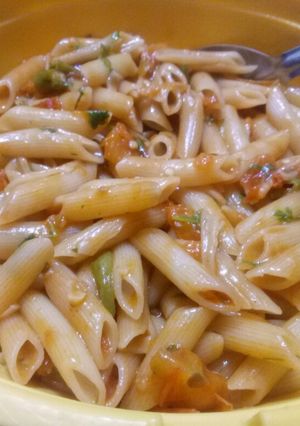 A picture of Tomato and Garlic pasta.