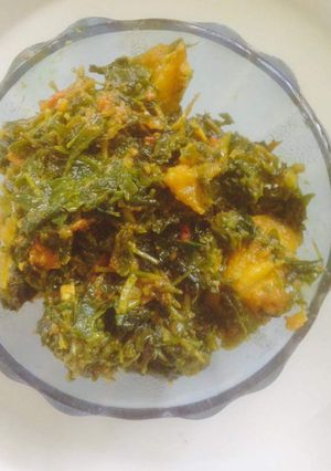 A picture of Garlicky methi aalu.