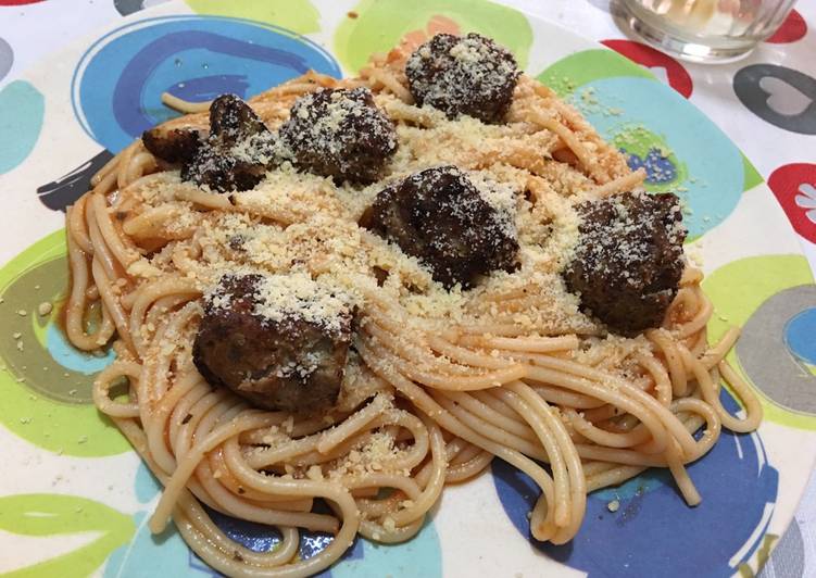 Spaguetti con albondiguitas