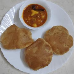 A picture of Aloo tamatar sabzi.