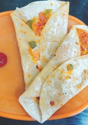 वेज चीज़ रोल्स(Veg cheesy roll recipebin Hindi) रेसिपी मुख्य फोटो