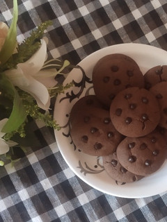 A picture of Choco chips cookies.