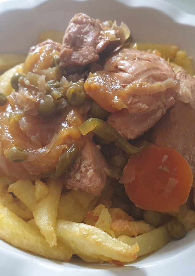 Una foto de Pollo con mango en cocción lenta