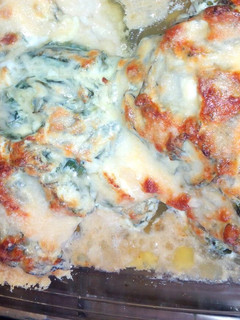 Una foto de Pollo con espinacas y queso