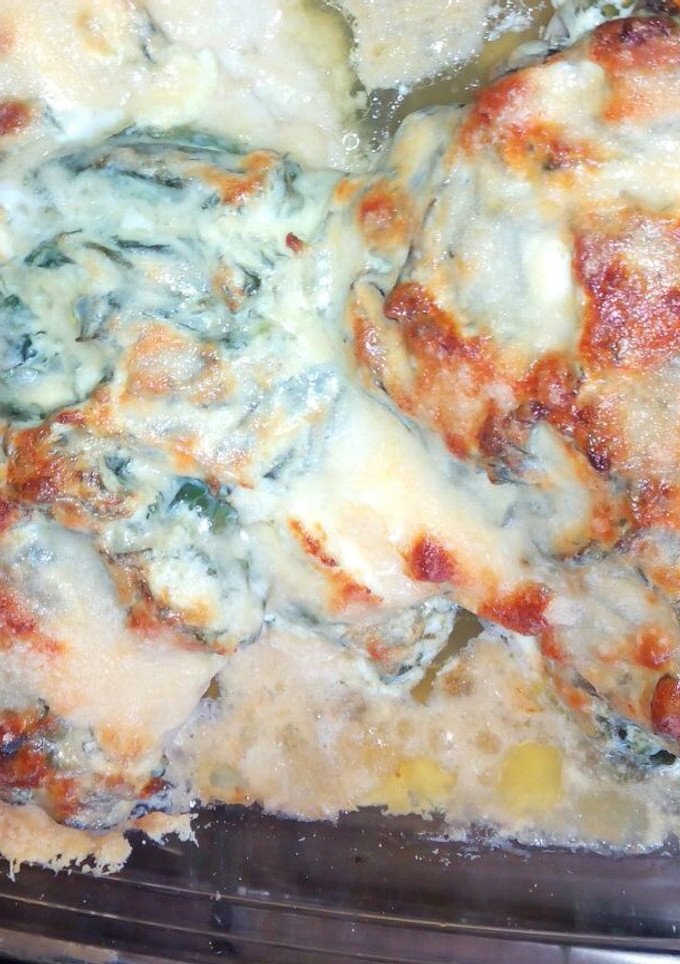 Una foto de Pollo con espinacas y queso