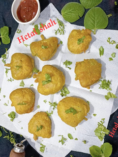 अजवायन के पत्ते के पकोड़े(AJWAIN KE PATTE KE PAKODE RECIPE IN HINDI) रेसिपी मुख्य फोटो
