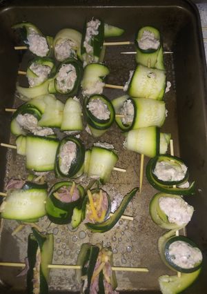 Una foto de Rollitos de zucchini con atún