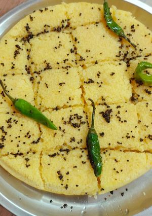 ढोकला (dhokla recipe in Hindi) रेसिपी मुख्य फोटो