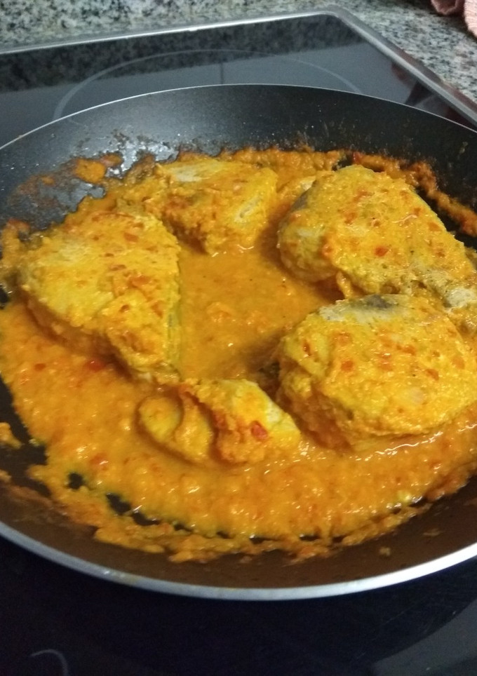 Una foto de 🐟 Bonito en salsa de pimientos