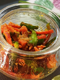 ગાજર મરચાં નું અથાણું (Gajar Marcha Athanu Recipe In Gujarati) રેસીપી મુખ્ય ફોટો