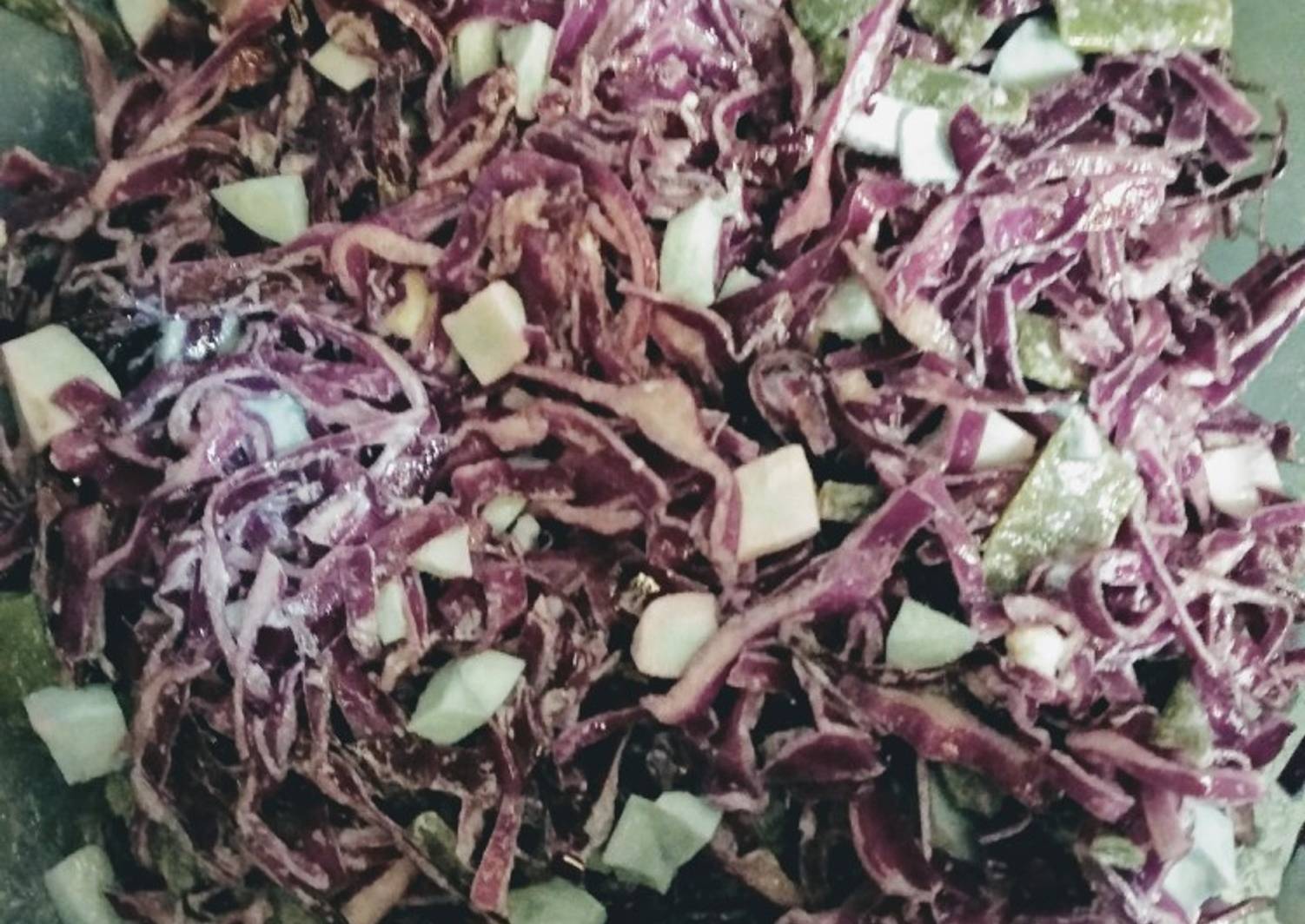 Салат с красной капустой и фасолью