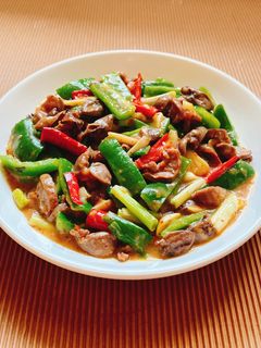 青椒辣炒雞雜 的食譜成品照片