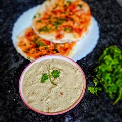 A picture of Peanut Coconut mix chutney.