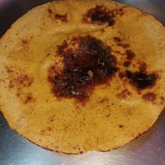 A picture of Makka ki roti.